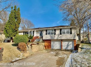 105 Crestridge Dr, Bellevue, NE 68005