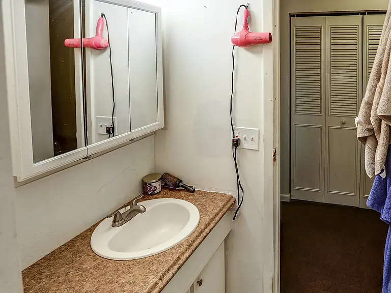 The Creekside Manor Apartments — Photo 14