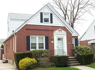 19 Celler Ave, New Hyde Park, NY 11040