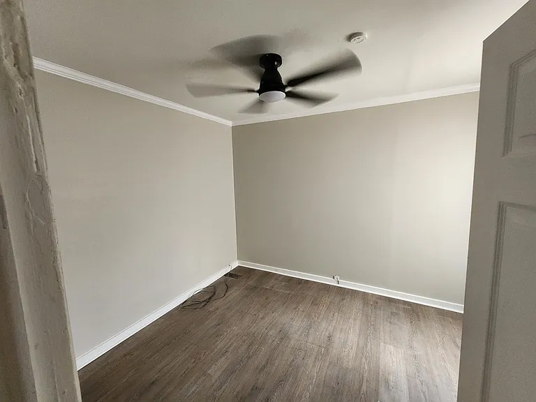 302 N Lombard St — Photo 10