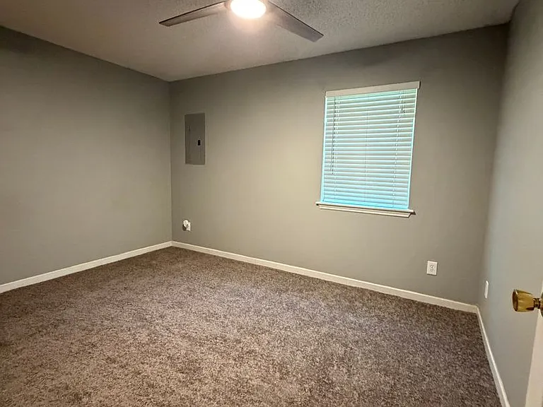 613 N Kinney Ave — Photo 11