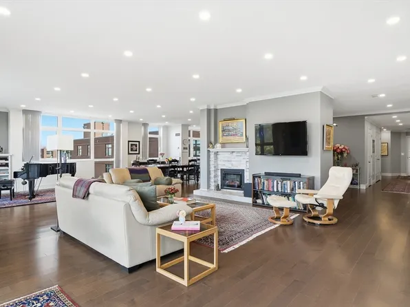 79 Florence St APT 600S, Chestnut Hill, MA 02467