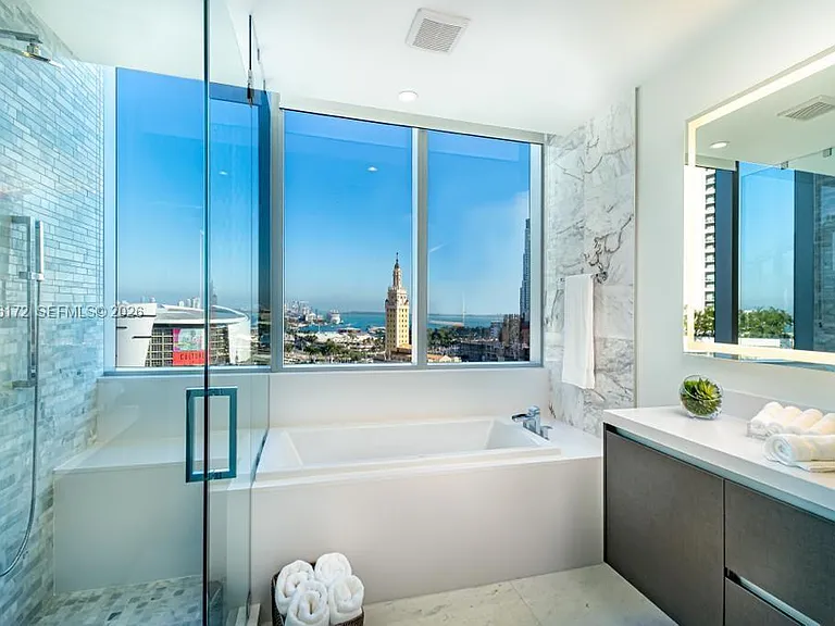 851 NE 1st Ave #1011 — Photo 3
