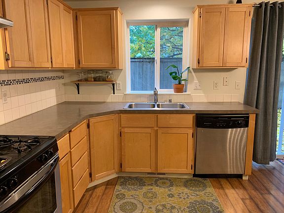 5th image of 13808 NE 65th St