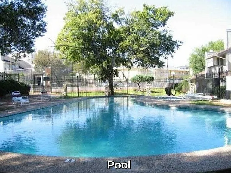 1742 Timberwood Dr — Photo 3