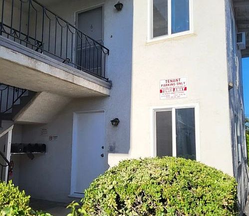 5th image of 934 N Lake Ave #5