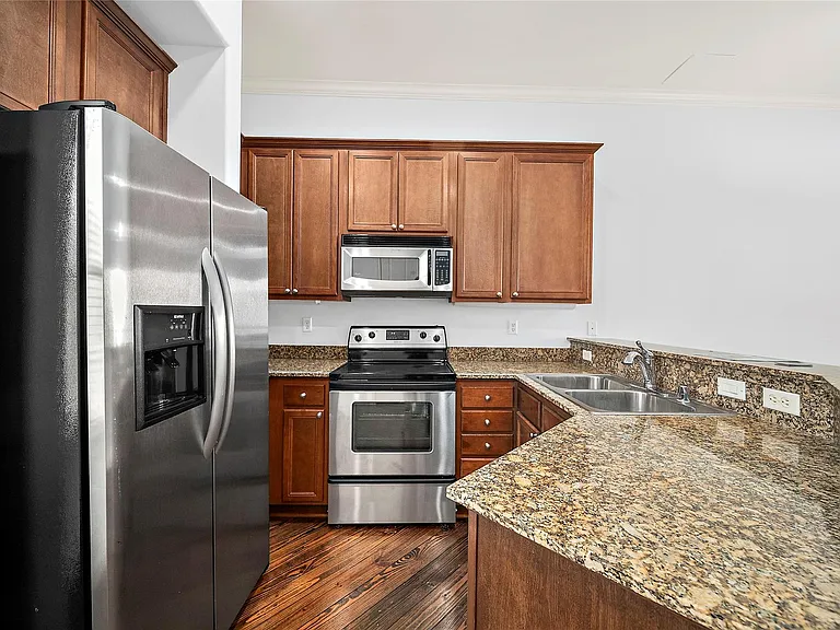 202 McGowen St #F — Photo 10