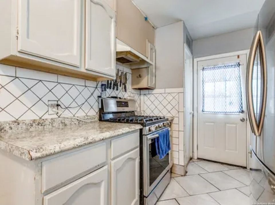 1st image of 450 E Palfrey Ave