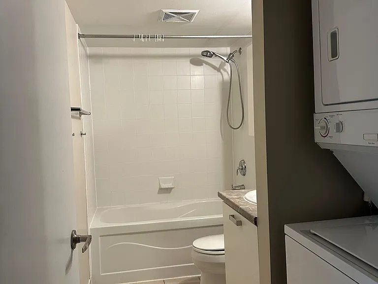 37 Grosvenor St #1110 — Photo 8