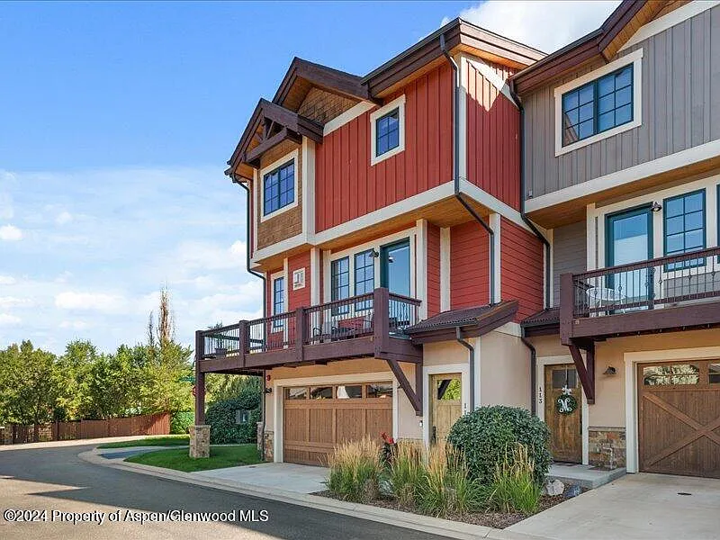 3 bed, 2.5 bath, 2286 sqft, $7,000 — Photo 3