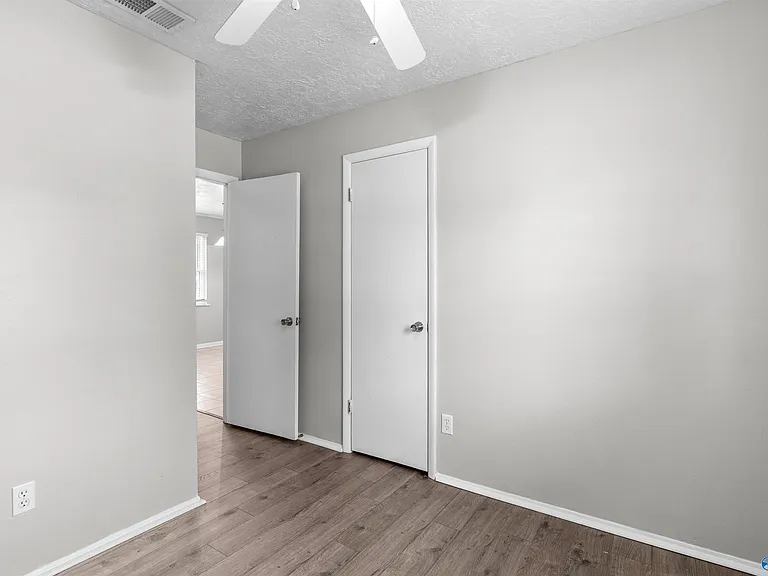 2406 Yorkshire Dr SW — Photo 20