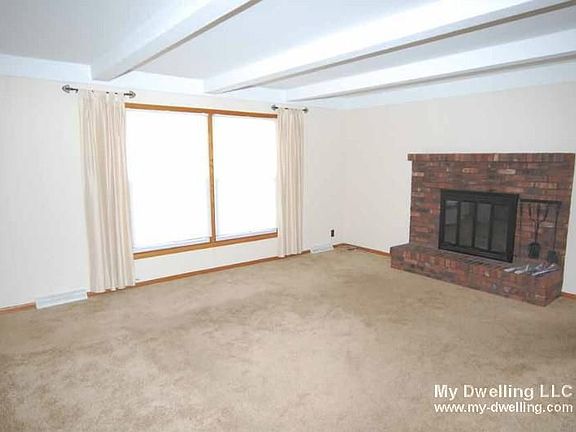 2nd image of N105W21055 Oak Ln