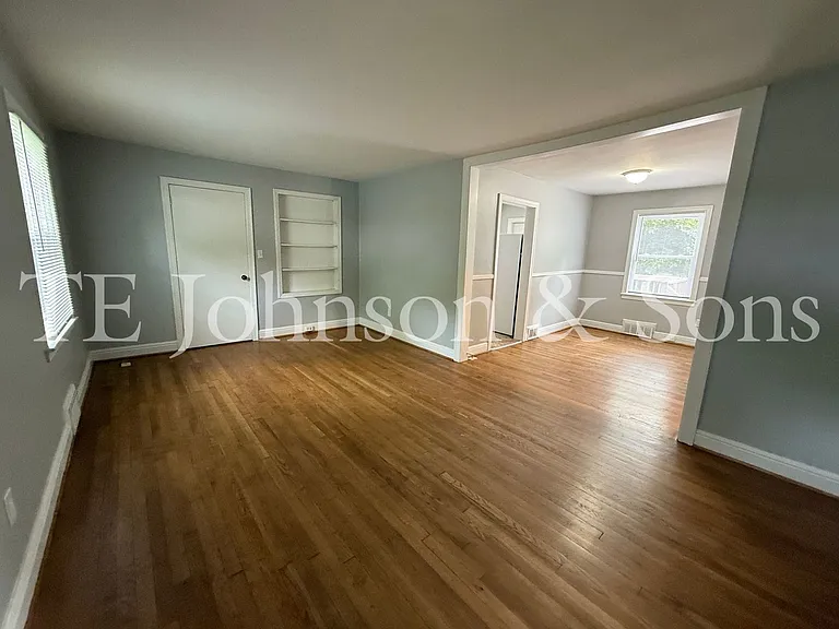 212 Carolina Cir — Photo 2