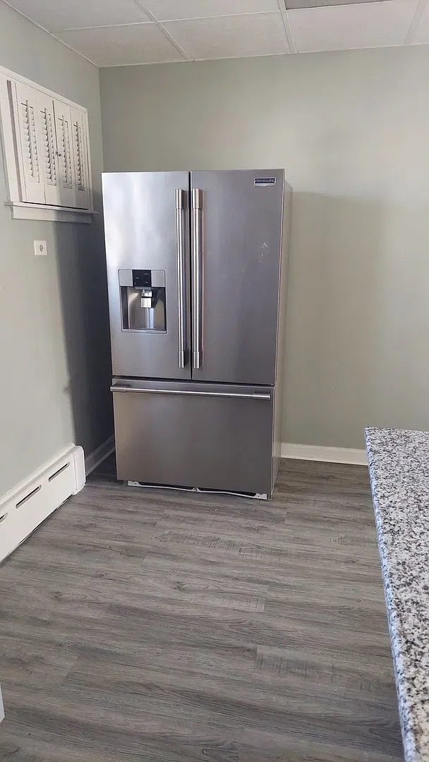 3 bed, 1200 sqft, $2,500 — Photo 2