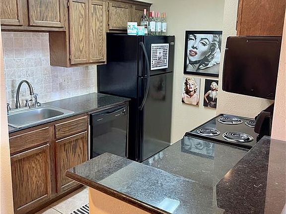 2nd image of 904 University Oaks Blvd APT 14