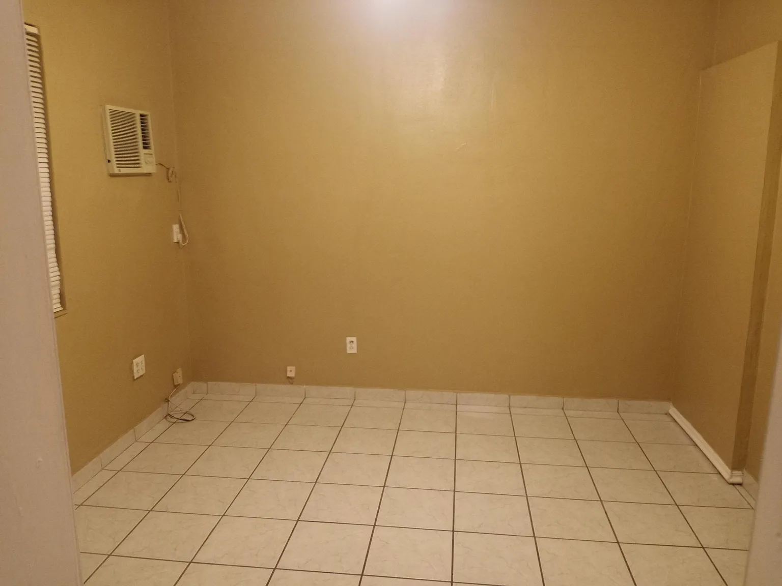 1 bed, 300 sqft, $1,200 — Photo 2