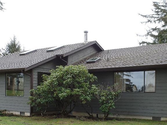 4th image of 365 Dolphin Ave NE