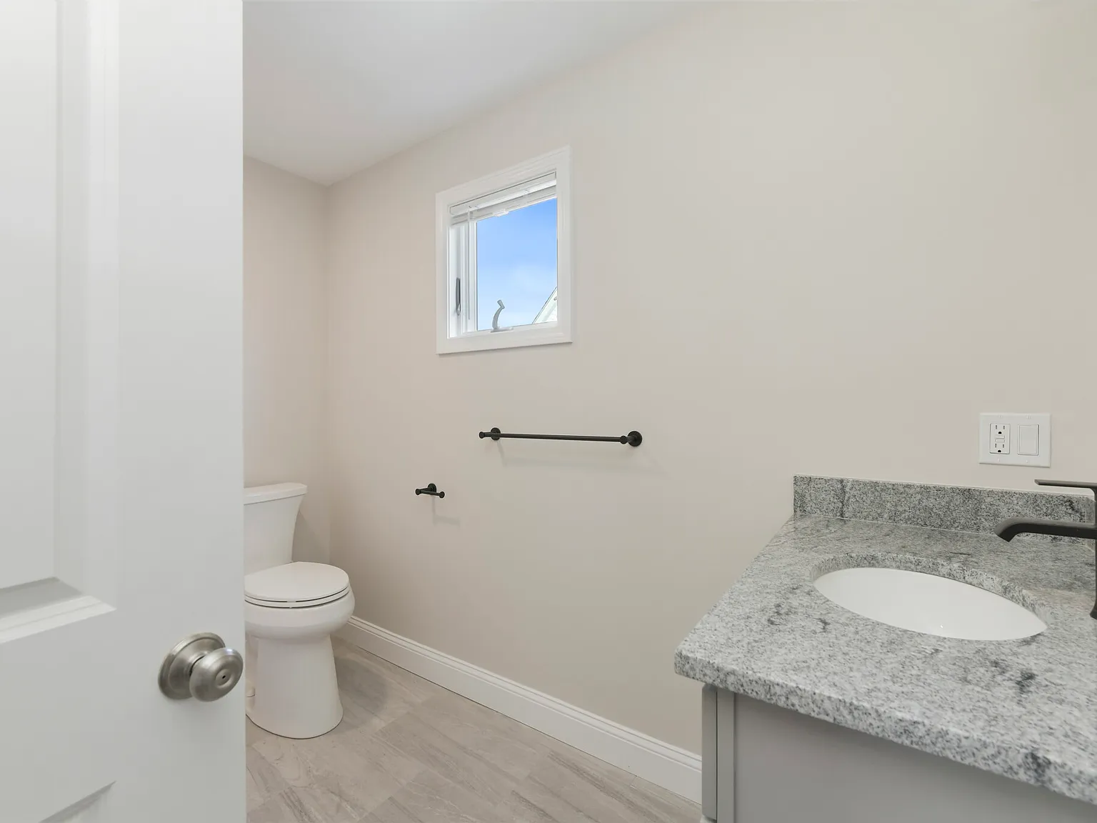 4 bed, 2000 sqft, $5,200 — Photo 2