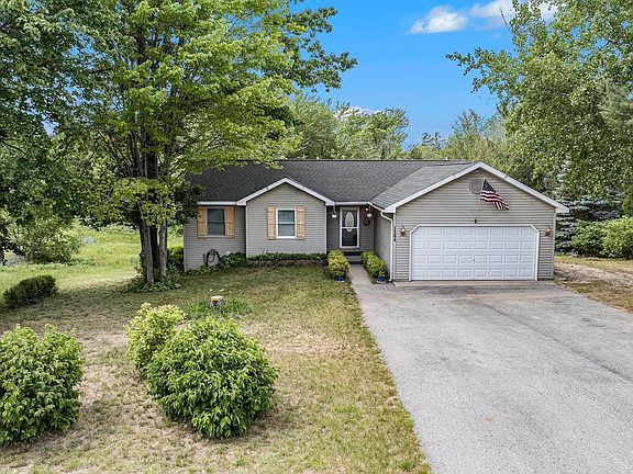 2nd image of 1564 Green Lawn Dr
