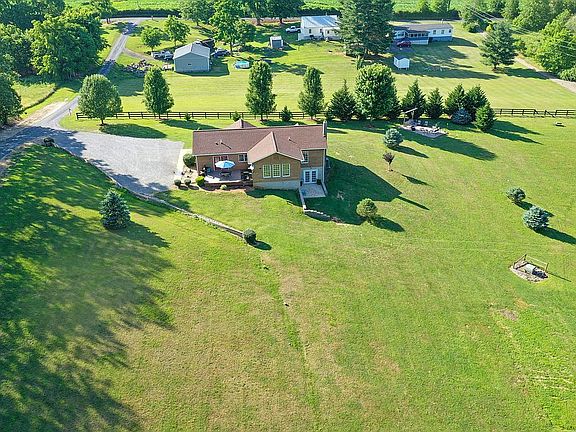 2nd image of 3930 Borden Grant Trl
