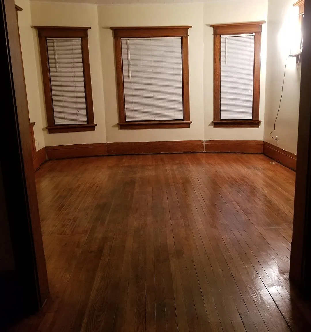 720 W 9th St - * — Photo 4