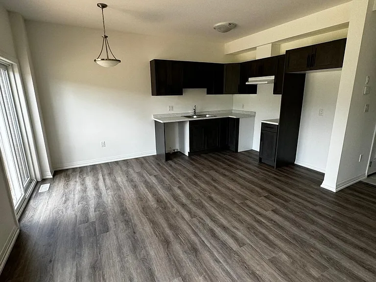 44 Samuel Ave — Photo 8