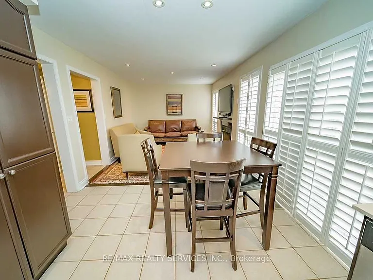 993 Huffman Cres — Photo 21