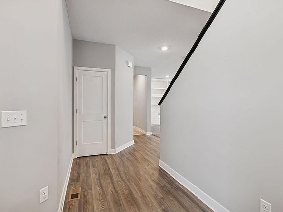 5th image of 19351 Meadow View Ln