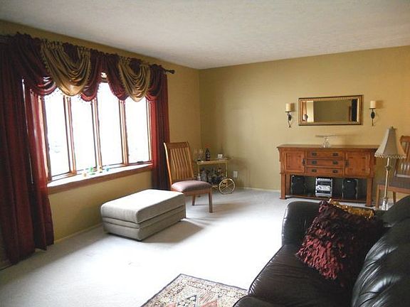 4th image of 682 Oriole Dr