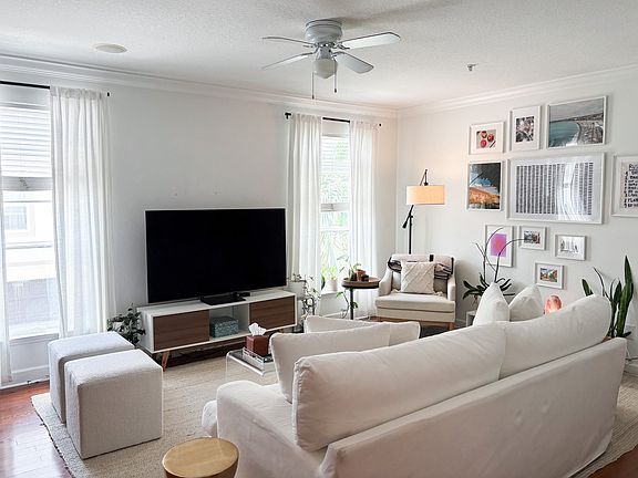 4th image of 3228 Marcellus Cir