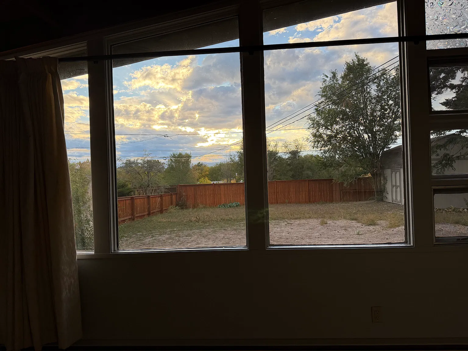 3 bed, 1061 sqft, $2,400 — Photo 2