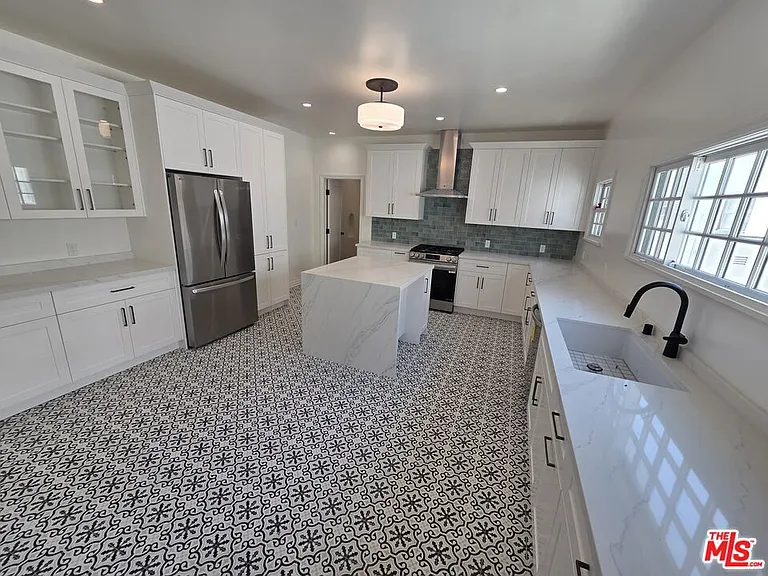 351 S Detroit St #4 — Photo 5