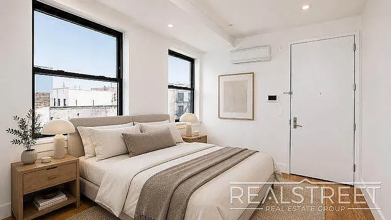 1526 Park Place — Photo 3