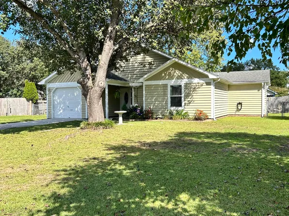 418 Red Fox Trail, Newport, NC 28570