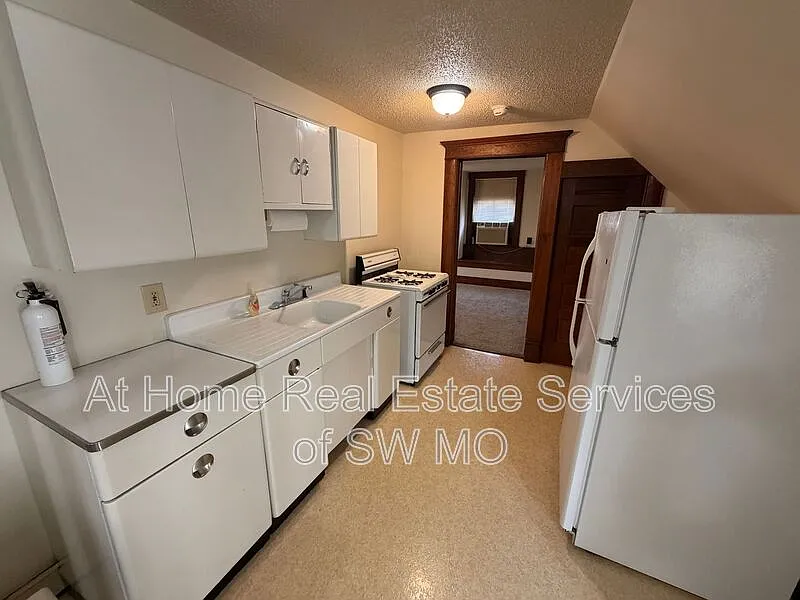 2 bed, 1.0 bath, $830 — Photo 1