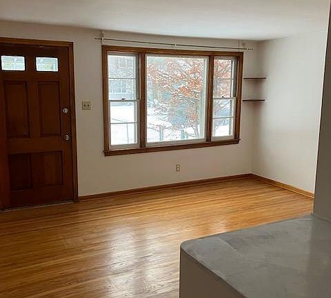4th image of 98 Mumford St #1