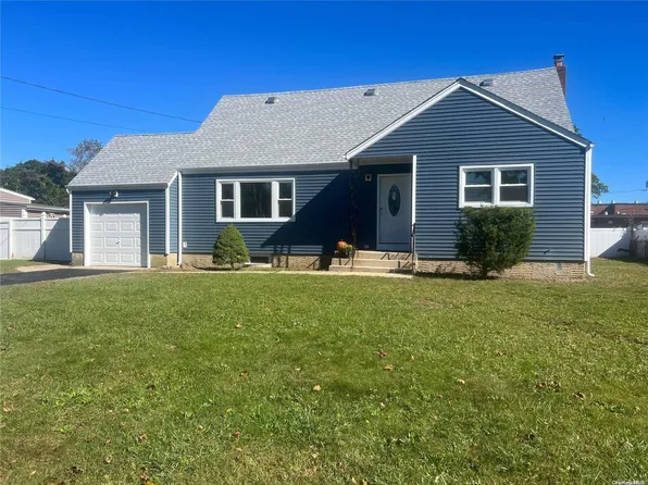 63 Nassau Avenue, West Babylon, NY 11704