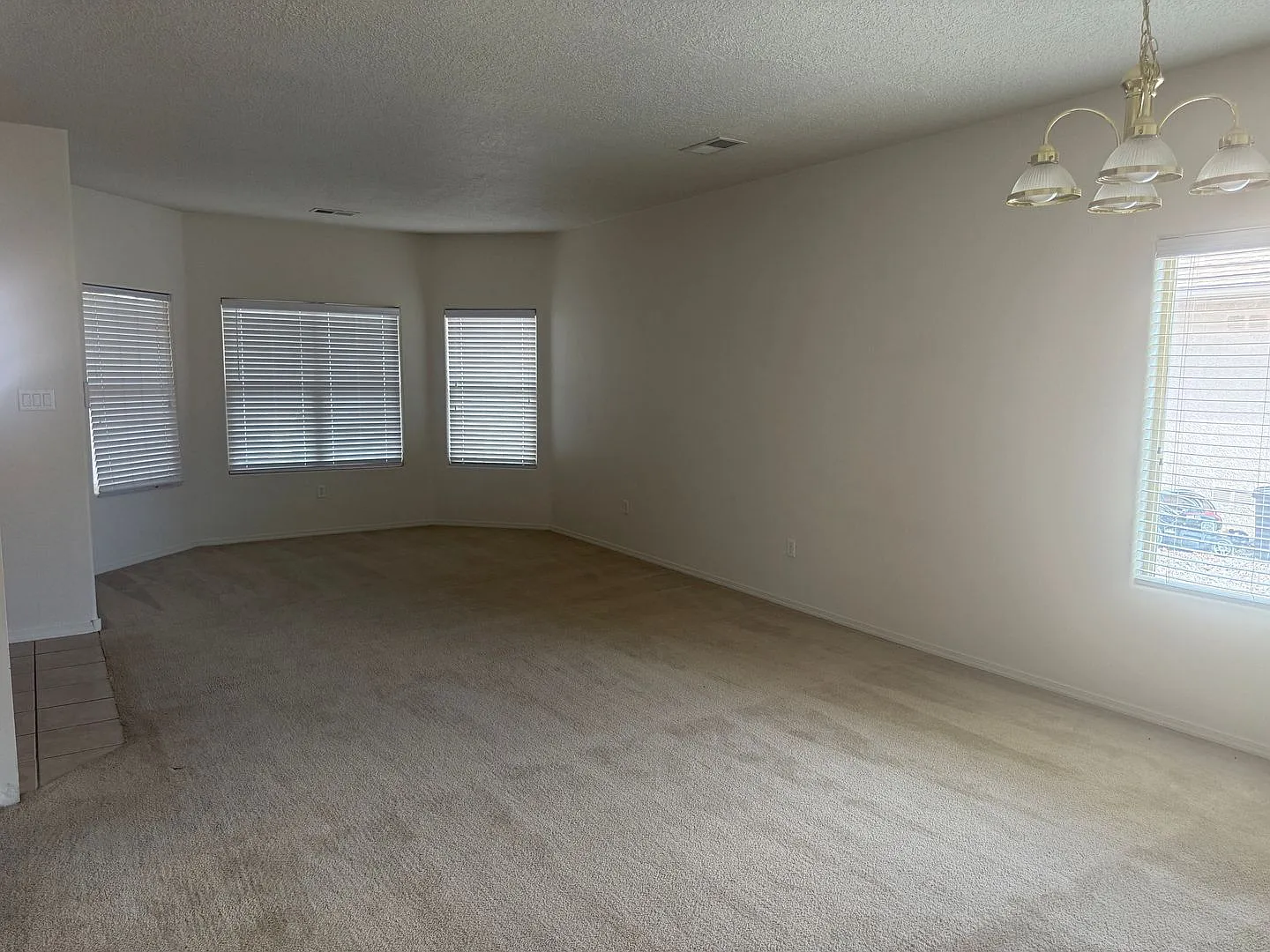 4 Br, 2.5 Ba with 2 living areas and over 2700 square feet in Cabezon. — Photo 2