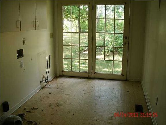 3rd image of 7827 Opal Dr