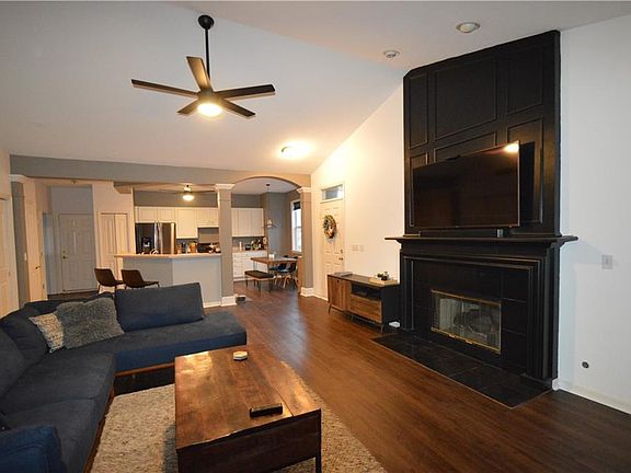 4th image of 332 Stone Bridge Dr
