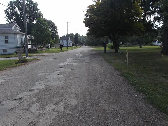 Exterior Neighborhood (street photo)