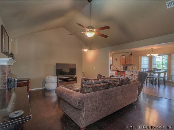 4th image of 14317 S Quince St