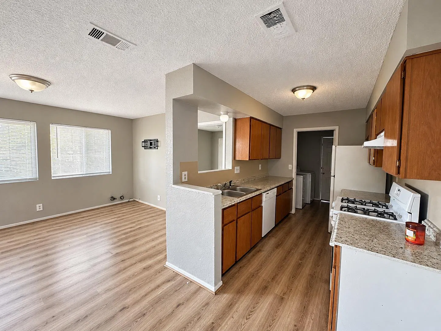 5308 S Pleasant Valley Rd — Photo 1