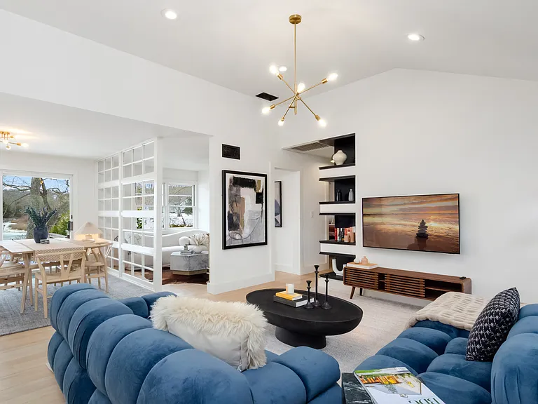 10 Helens Ln — Photo 9