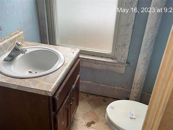 5th image of 322 S Franklin St