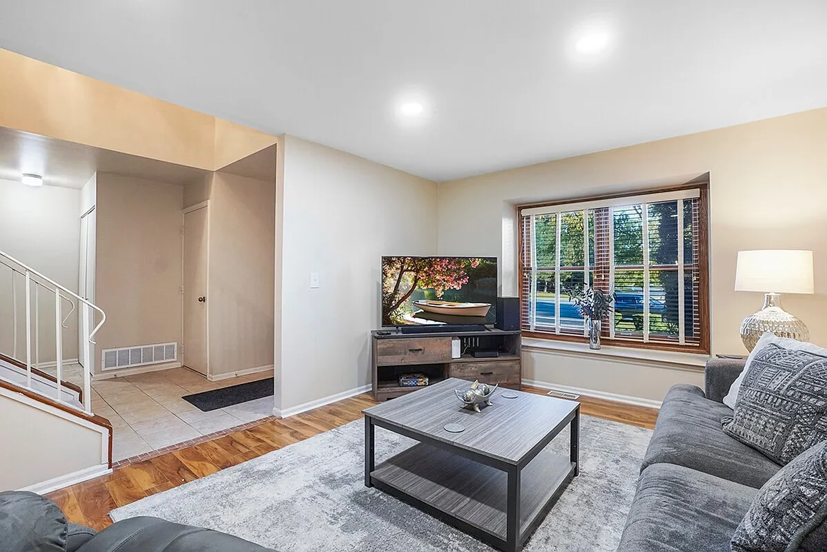 Living Room - 346 Weatherford Ln #ID1285058P