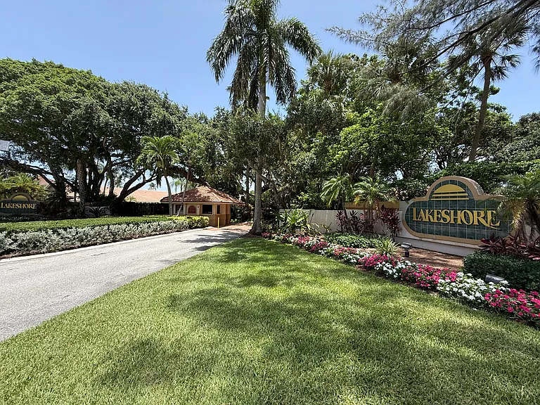 225 N Lakeshore Dr — Photo 63