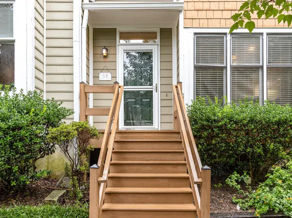 101 Thomas Ln APT C2, Carrboro, NC 27510