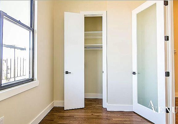 5th image of 567 Evergreen Ave #B