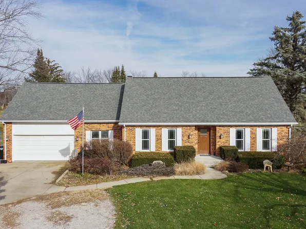 19040 Whisper Ln, Bloomington, IL 61705